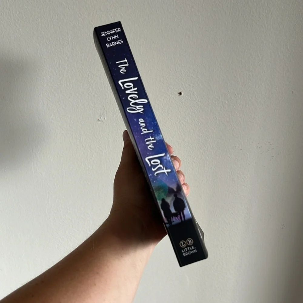 The lovely and the lost paperback book by Jennifer Lynn Barnes - Picture 3 of 3